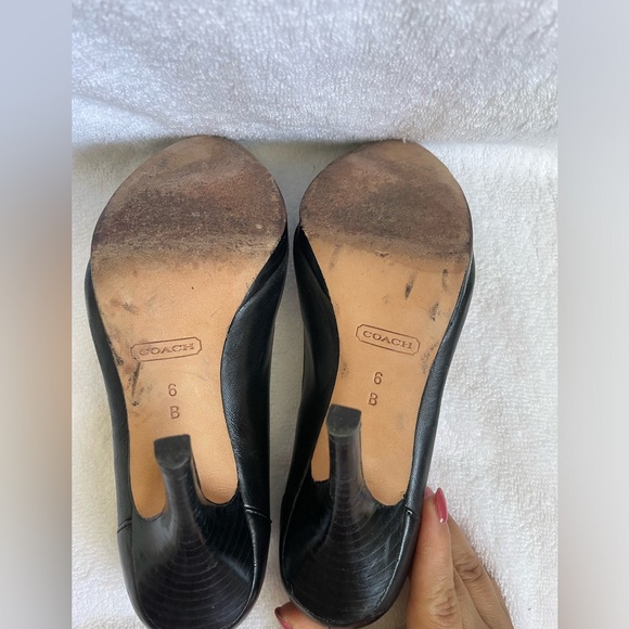 Coach  Camille | Coach's signature turnlock. Size 6 - Picture 5 of 7